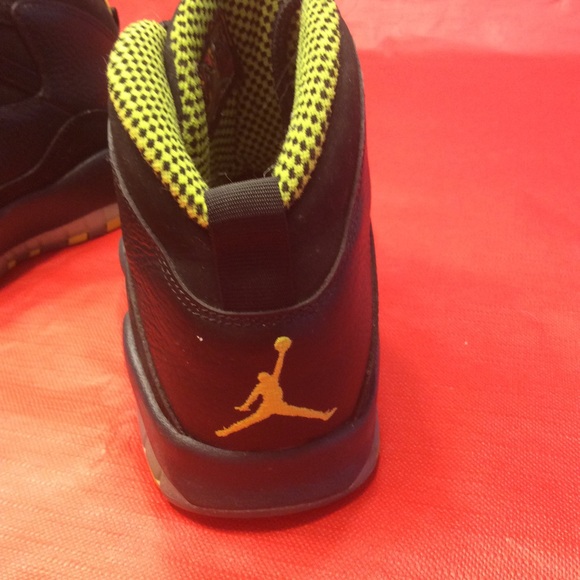 Air Jordan Collection model. - Picture 2 of 3